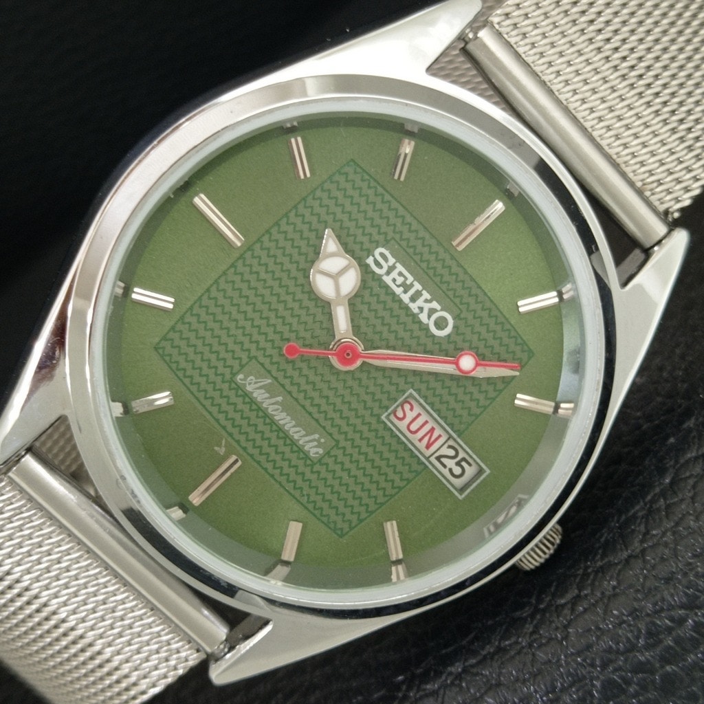Vintage 1971 Seiko Automatic Mens Silver Watch WDaydate  Gold Accents